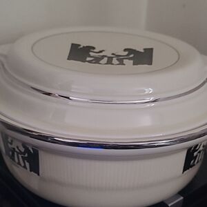 Vintage Elegant Ceramic Casserole Dish 🏠